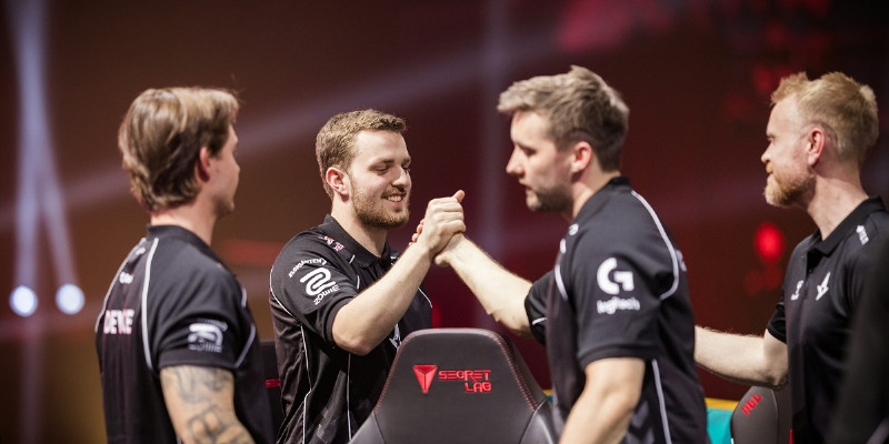 Astralis вышли в полуфинал PGL Astana, обыграв Natus Vincere в драматичной серии