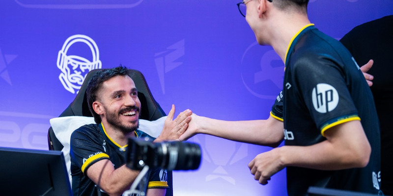 SAW вырвали победу у Complexity и вышли в полуфинал Fissure Playground 1
