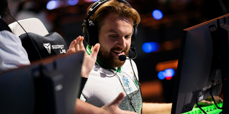 Falcons начинают Esports World Cup 2025 с упорной победы над G2