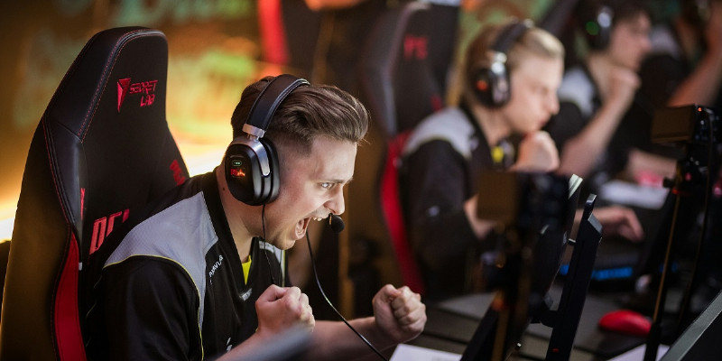 Natus Vincere выходят в плей-офф PGL Astana после победы над Aurora