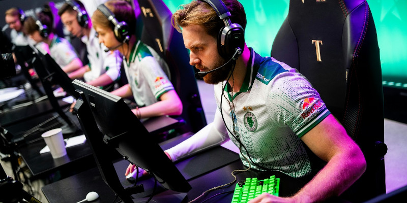Falcons разнесли Virtus.pro в стартовом матче FISSURE Playground 2