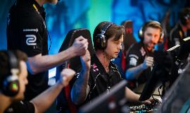Astralis прервали серию поражений от Virtus.pro и вышли в плей-офф с новым капитаном
