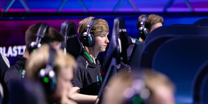 Falcons проходят в гранд-финал BLAST Rivals 2025, уверенно обыграв MOUZ
