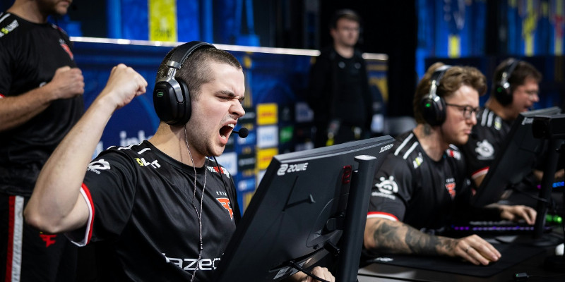 FaZe легко закрыли Aurora и вышли в финал нижней сетки IEM Cologne