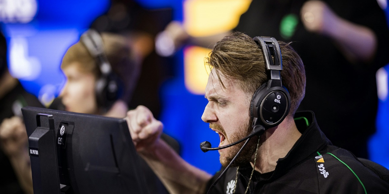 Falcons уверенно выходят в полуфинал IEM Melbourne, оставив GamerLegion без шансов