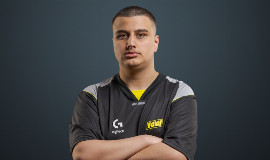 NAVI переводят makazze в основной состав и выставляют NAVI Junior на трансфер